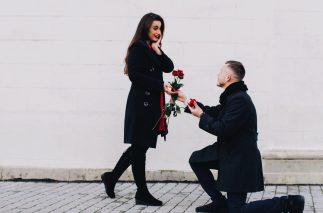 Man proposed to a lady | Proposal Messages 